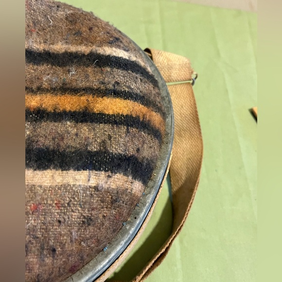 Vintage cloth covered canteen - Picture 8 of 10